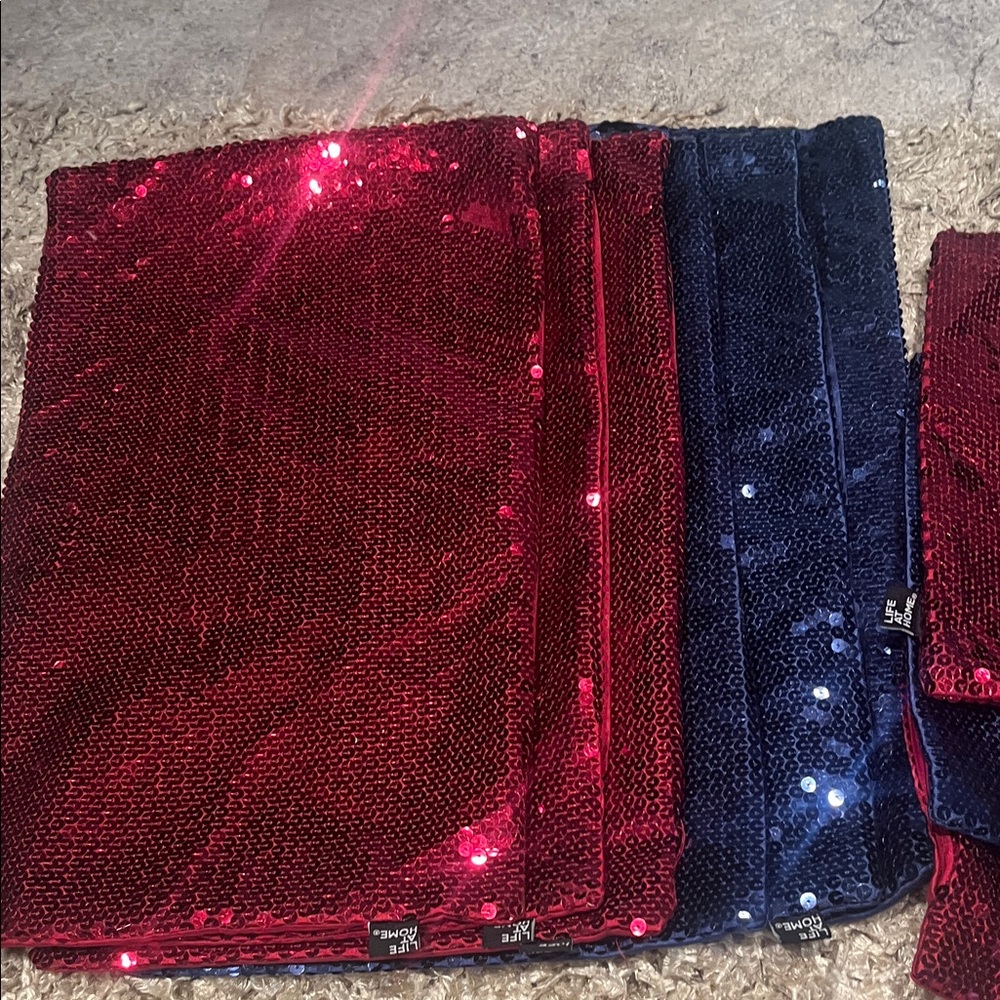 9 pieces case pillows Vibrant Red and Blue Sequin Fabric for case pillow decor - Picture 4 of 7